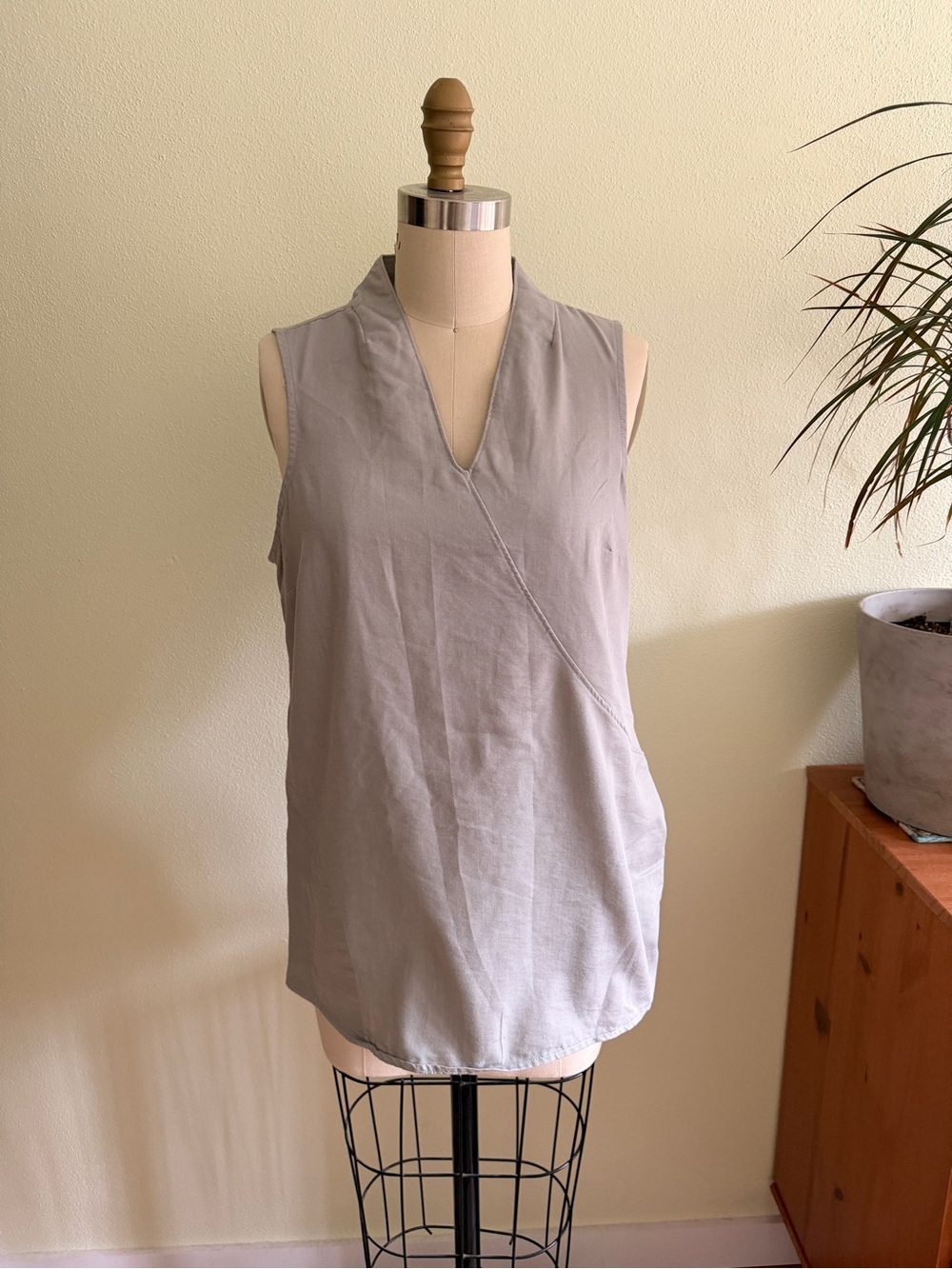 Toad & Co Sleeveless V-Neck Grey Women’s Top